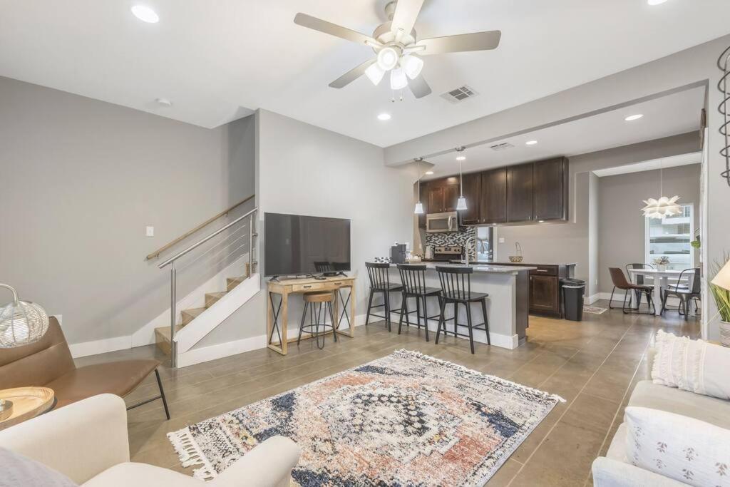 Cozy 2 Bed Townhome Near The Hospital Lafayette Exteriör bild